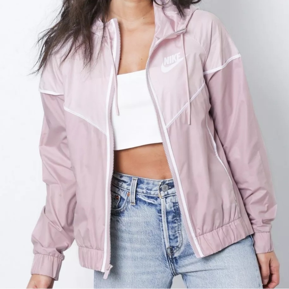 Nike Lightweight Windbreaker Jacket in Dusty Pink and White